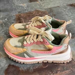 Like New Blowfish | Malibu Leo Women's Sneakers